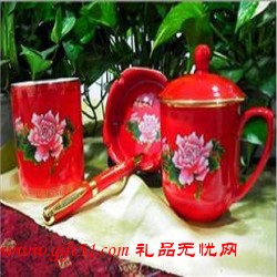 中國(guó)紅瓷牡丹商務(wù)禮品定制