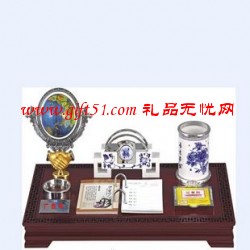 青花風(fēng)格地球儀紅木臺歷定制 禮品紅木臺歷定做